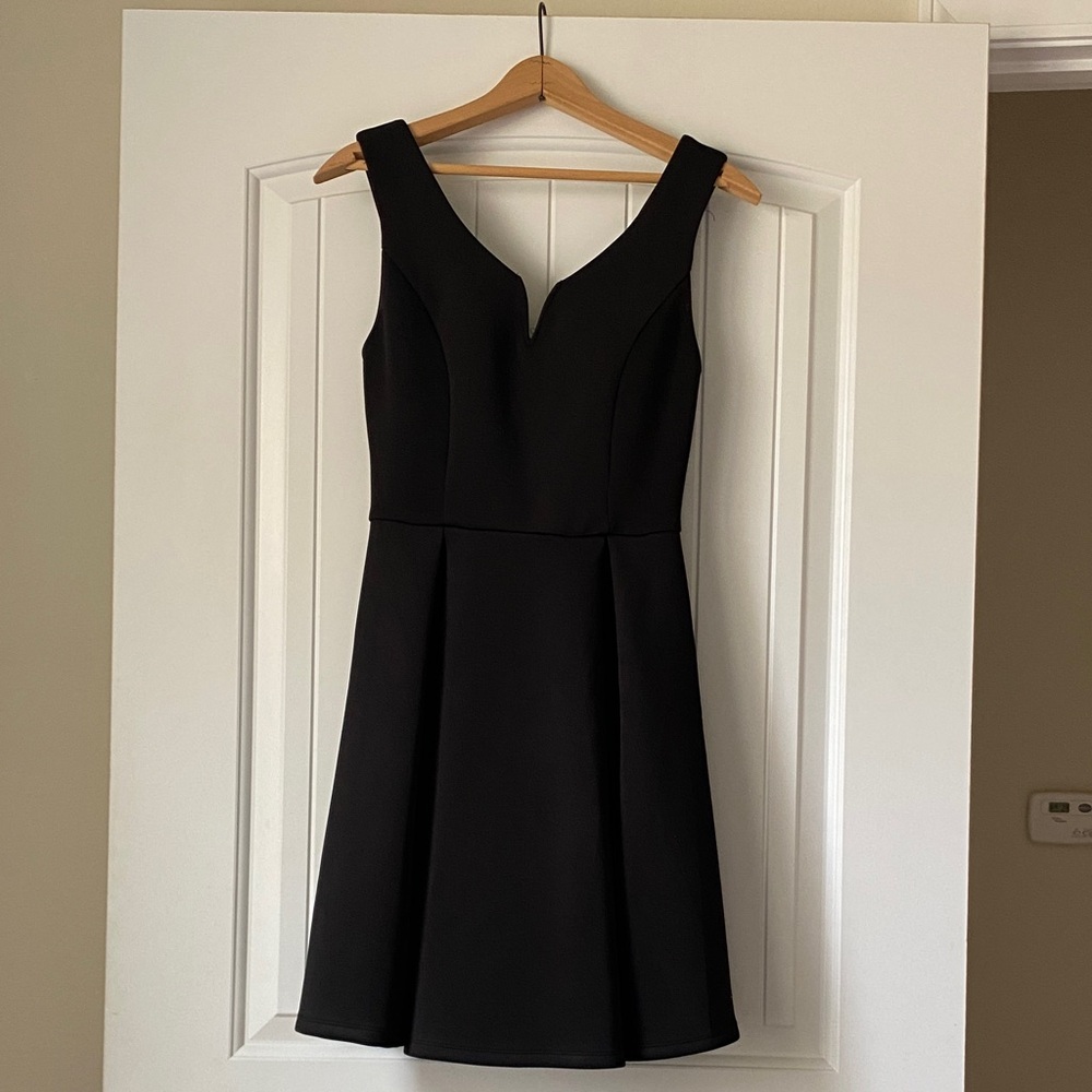 Elegant Black Sleeveless Dress